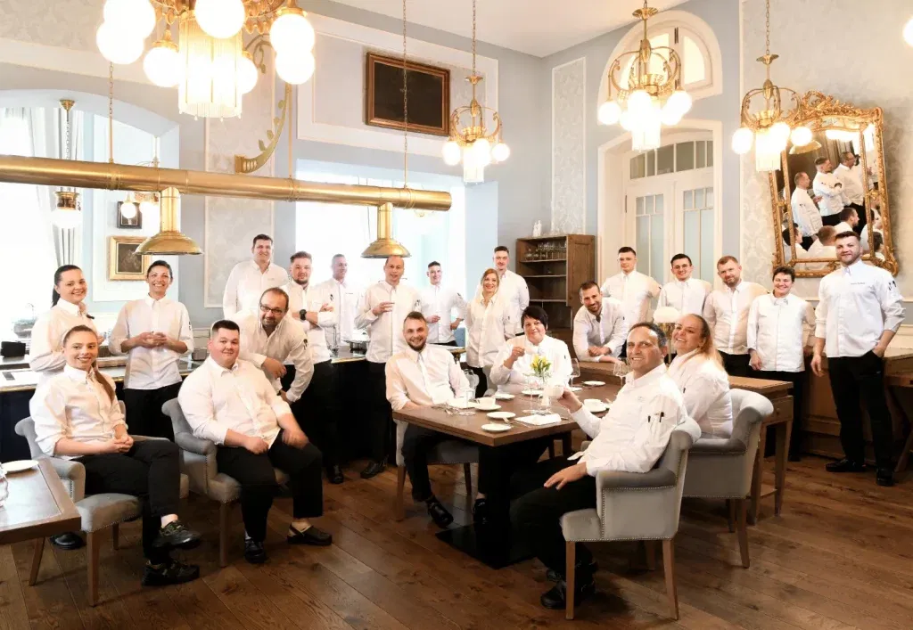 Personel hotelu Łomnica