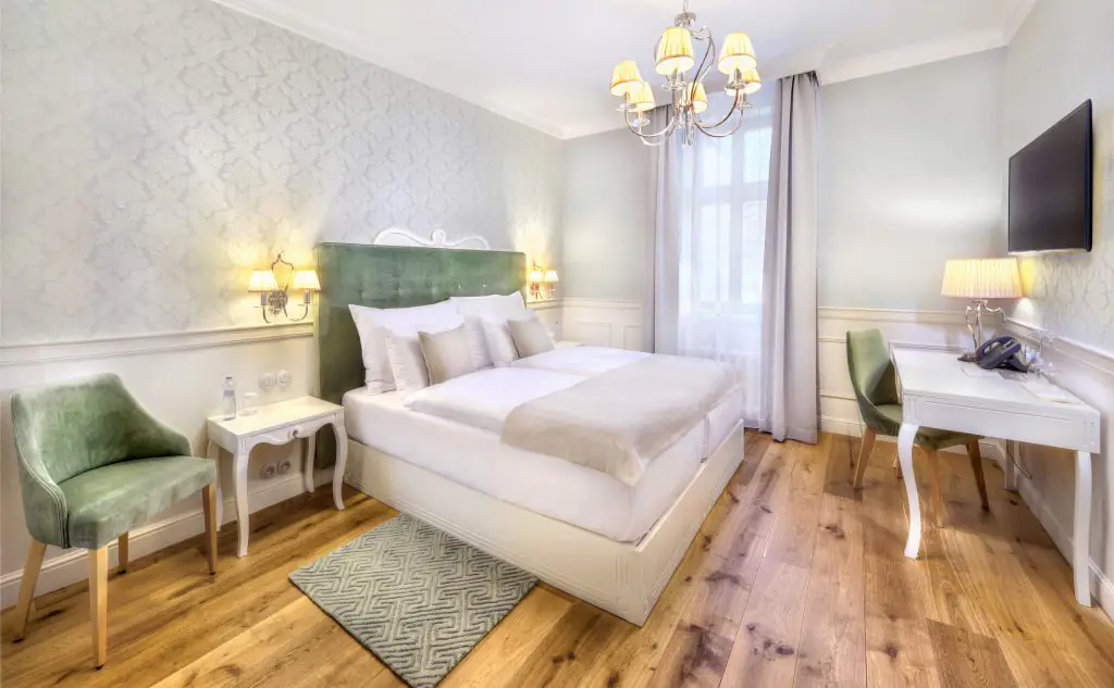 1 Historical standard room