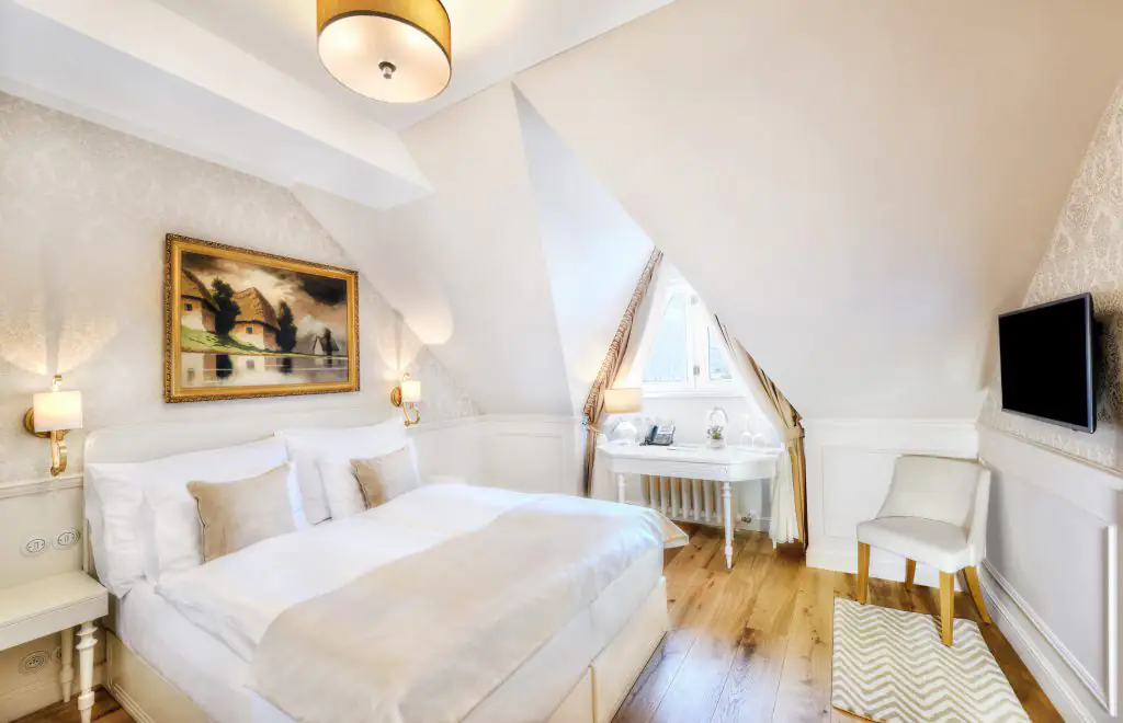 4 Historická izba ŠTANDARD Hotel Lomnica interier 2017 12 – kópia